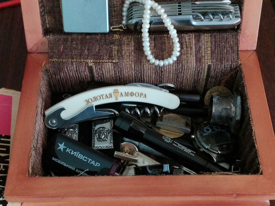 собрание мелочей из родительской шкатулки
