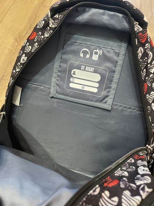 Plecak st right czarny czerwono białe serduszka