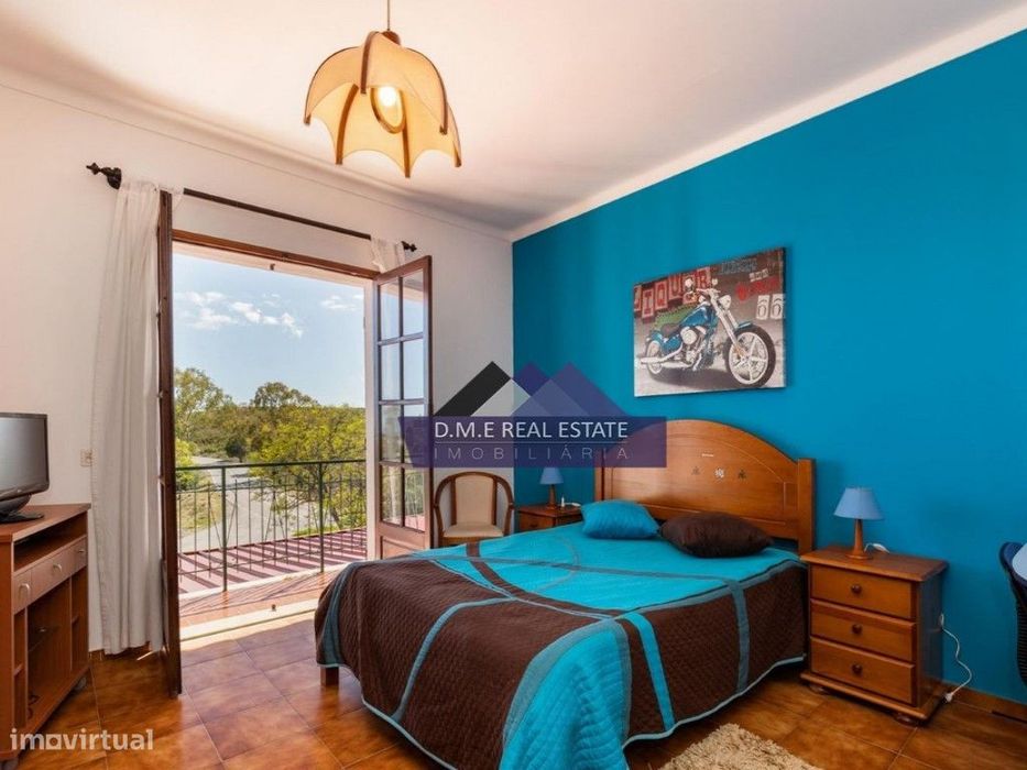Moradia Independente com Espaço Comercial | Terreno Misto de 4.590 ...