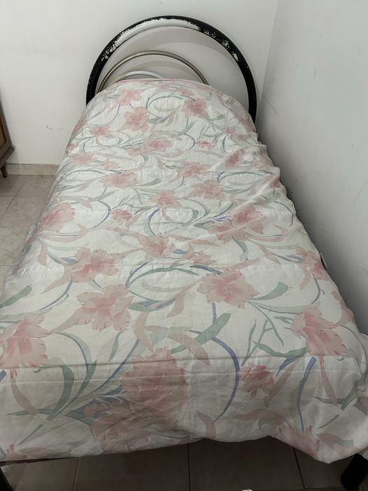 Cama solteiro, com colchao