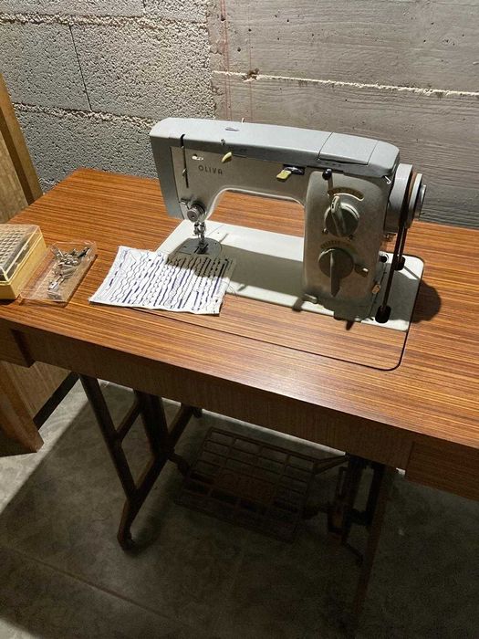 Máquina de bordar Oliva modelo 61