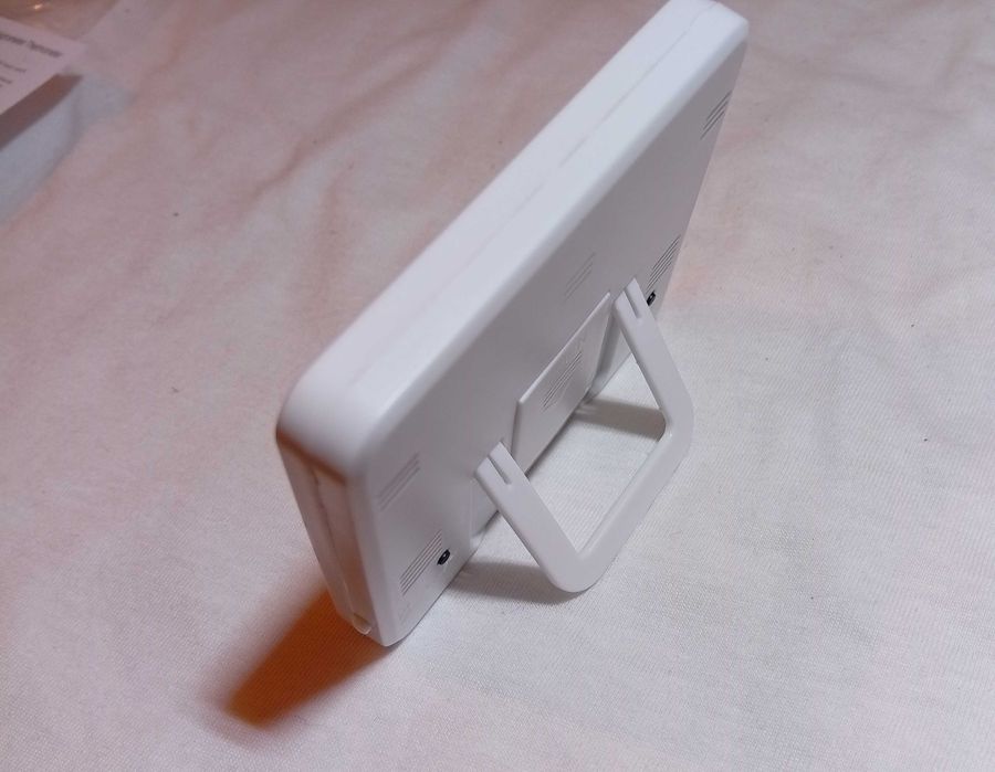 Termómetro e higrómetro. Relógio digital