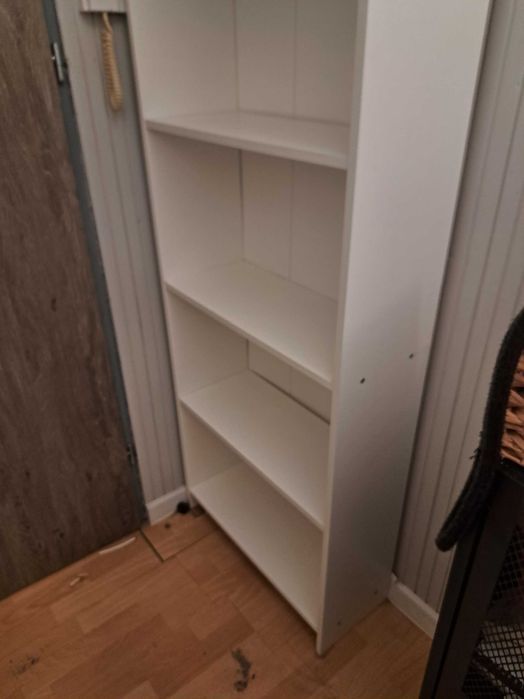 Biały regał Ikea Gersby