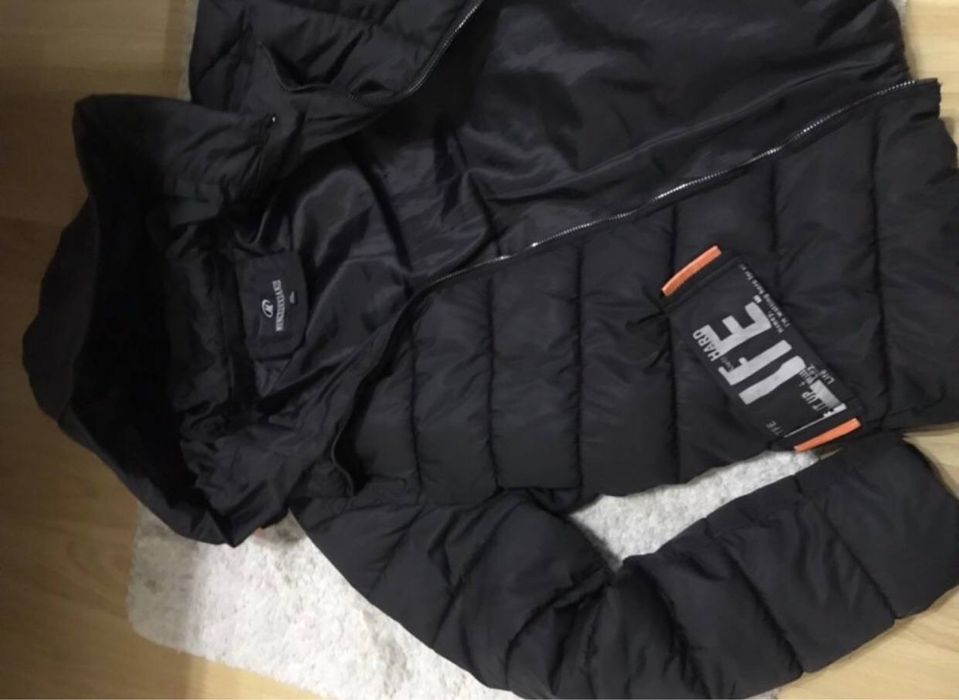 Куртка чорна