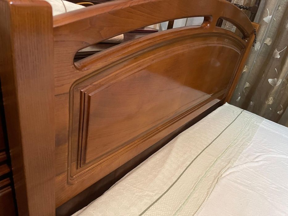 Mobília de Quarto em Madeira – Bom Estado
Vendo mobília de quarto em