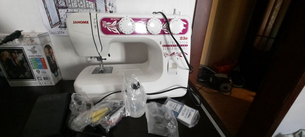 Машинка швейна Janome 23e