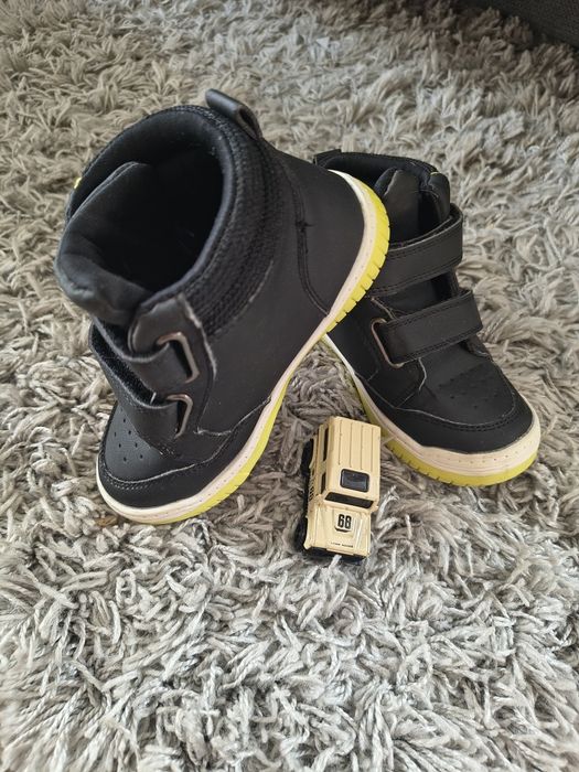 Sprzedam buty na rzepy na jesień