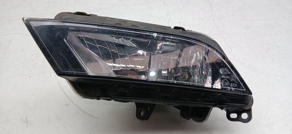 Farol nevoeiro frente esquerdo SEAT Leon ST (5F8)