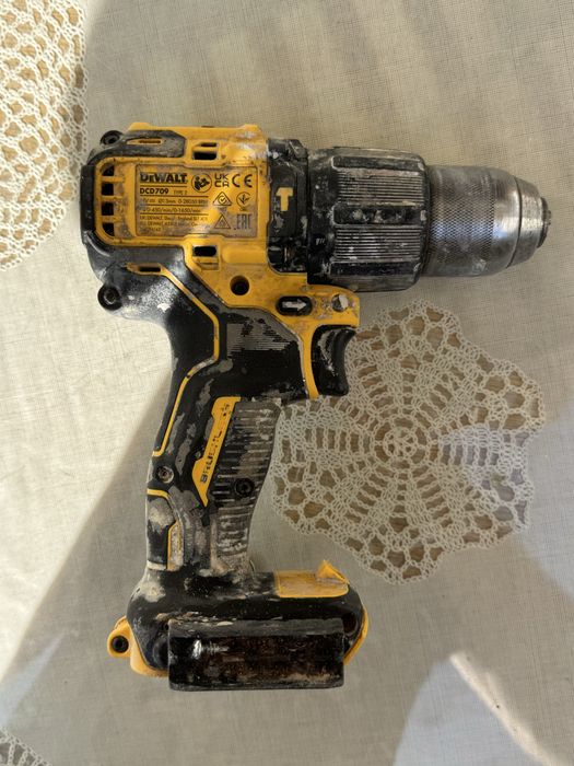 Безщітковий Dewalt dcd709