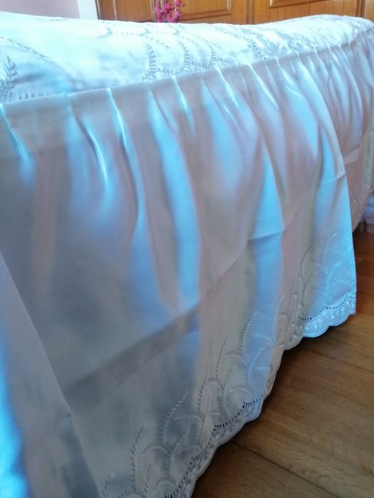 Colcha branca em cetim