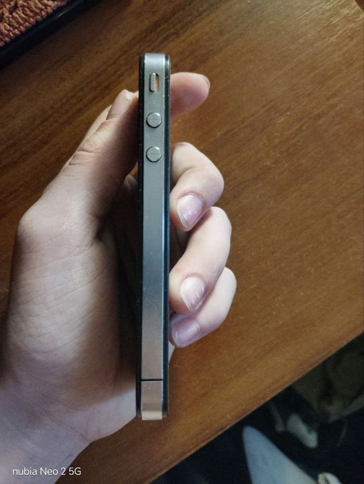 Продается айфон 4 и 5 в идеальном состоянии, рабочие с кабелем для 4