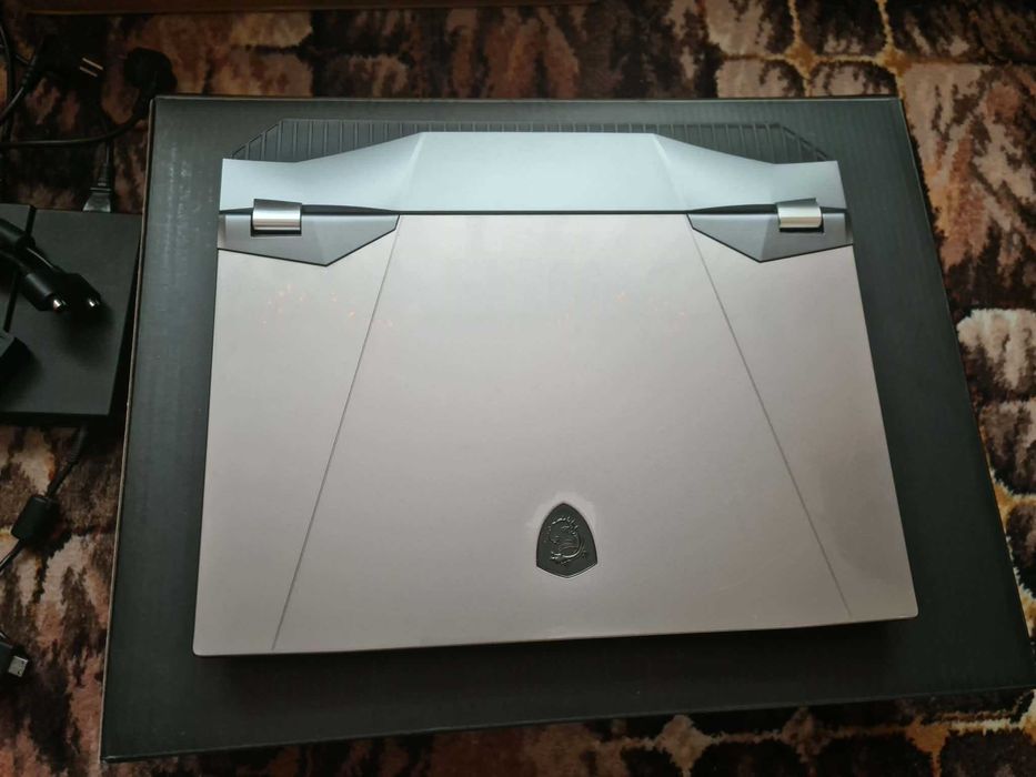 MSI GT76 Titan DT 9SG 17,3" – i9-9900K / RTX 2080 / 64 GB RAM / 4K UHD