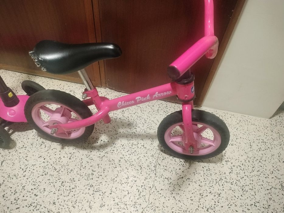 Trotinete e bicicleta sem pedais