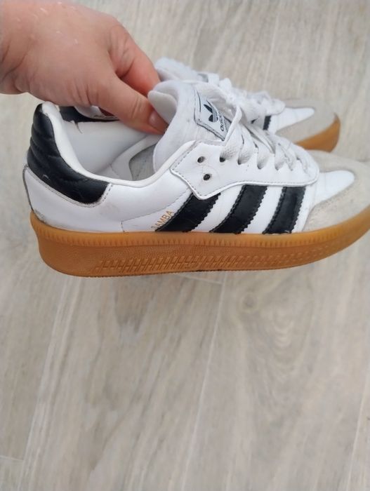 Adidas кросівки  37.5 р