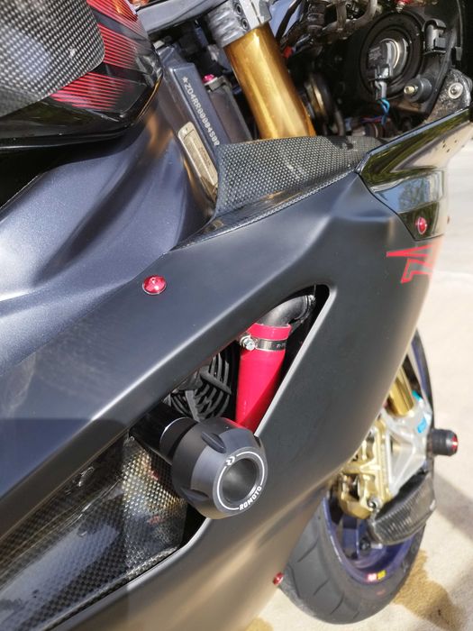 aprilia rsv 1000
