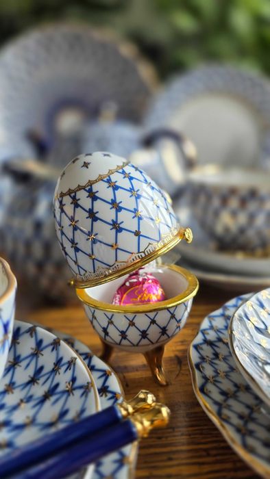Porcelanowy serwis do herbaty – Łomonosow. Siatka kobaltowa.