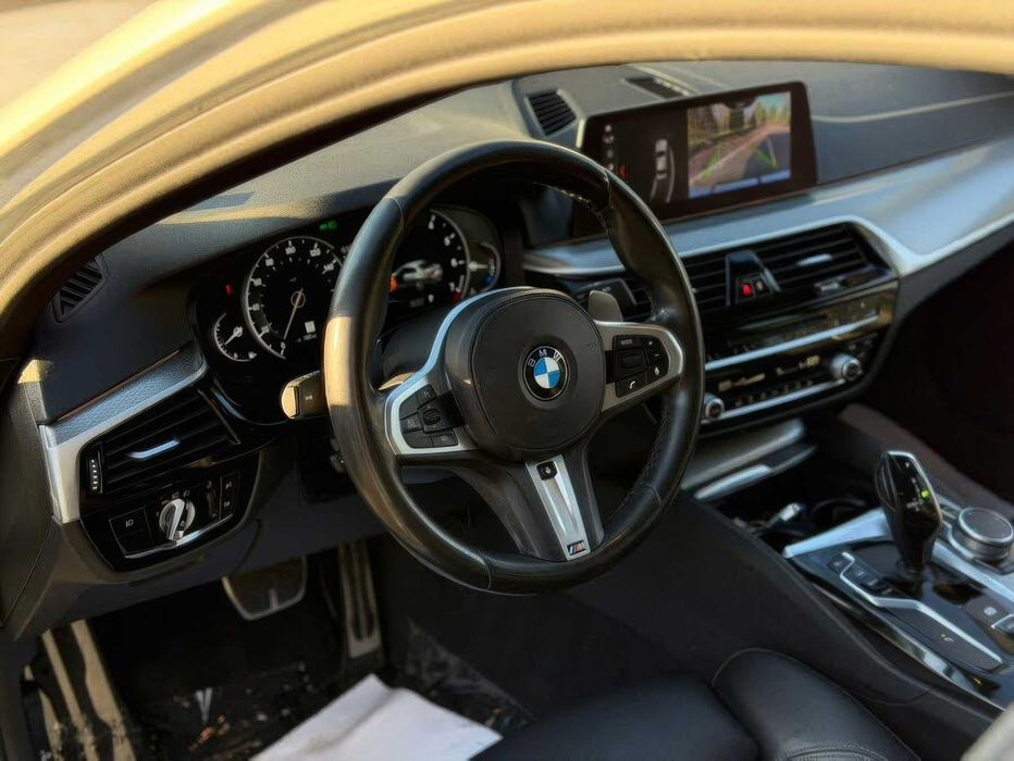 BMW 530      2019