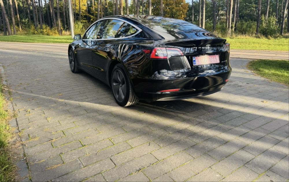 Tesla оренда для таксі 377 км+
