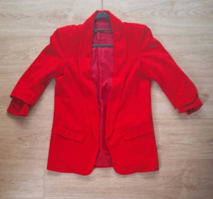 Czerwona marynarka damska dł. 71 cm – idealna do pracy i na co dzień