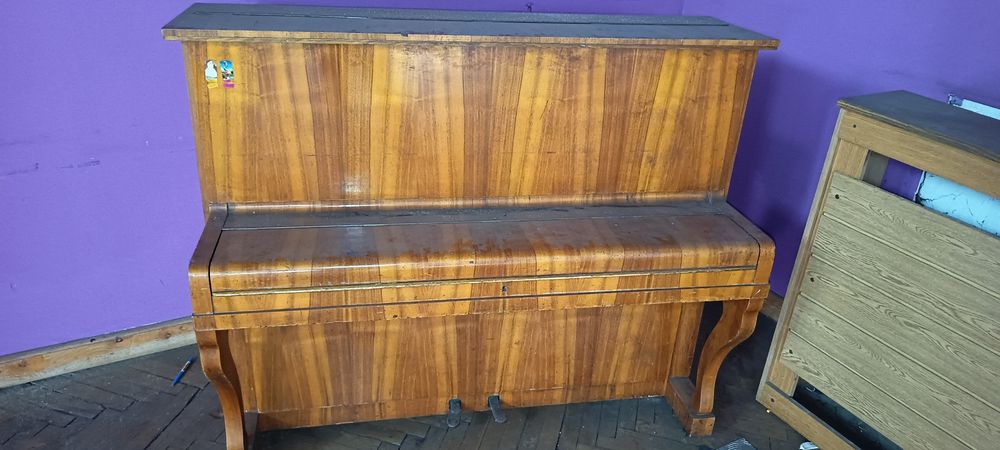 Pianino  "Legnica" -oddam za darmo