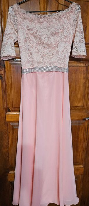 Рожева вечірня сукня .