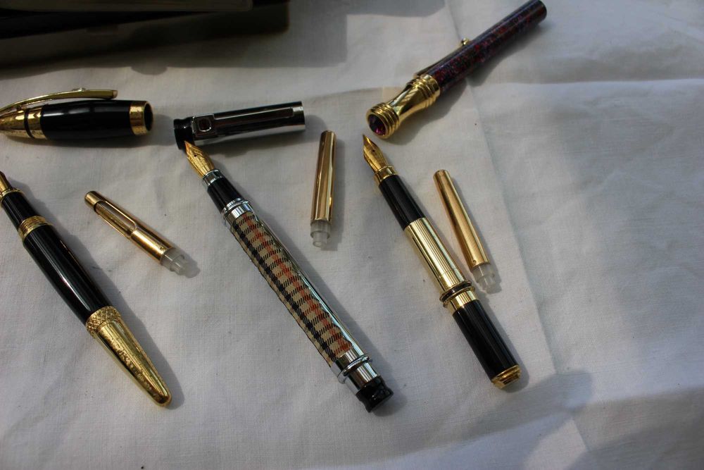 Canetas de tinta permanente Hachette .  Cada 35€