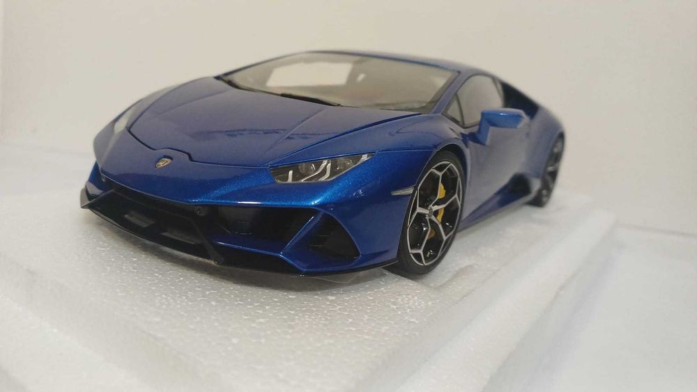 1/18 Lamborghini Huracan Evo az - AUTOArt