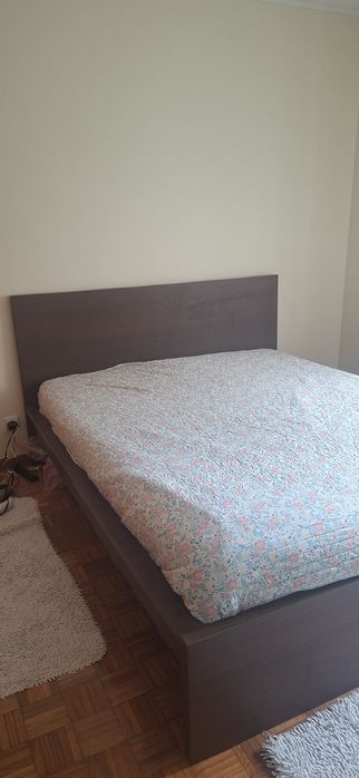 Cama e comoda Malm
