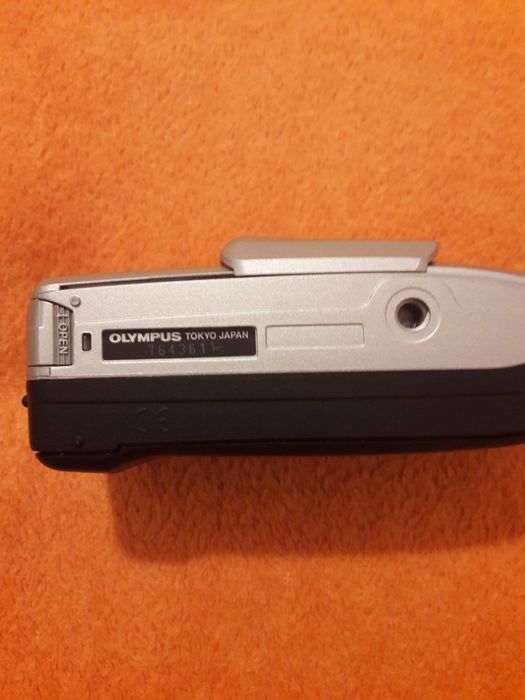 Máquina fotográfica de rolo OLYMPUS 70G