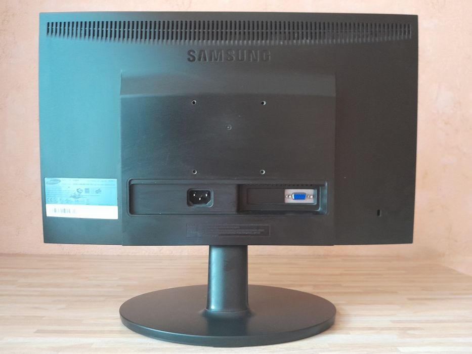 Монитор Samsung E1920N LS19CLYSB Black