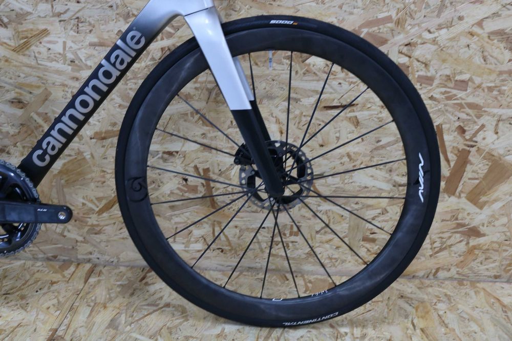 Bicicleta topo de gama Cannondale SuperSix Gen4 EVO Hi-Mod - 5.8KG!