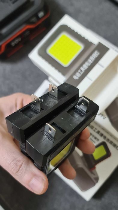 Фонарь, прожектор для АКБ Днипро-М, Makita, Bosch, DeWALT и т.д.