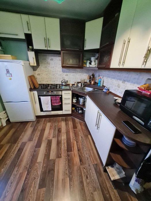 Продам 2 кімнатну  квартиру на Молодіжному. 24700