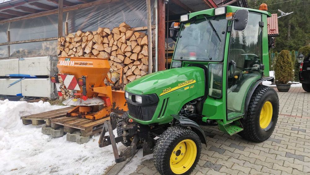pług do śniegu, posypywarka ,zamiatarka,do traktora np.Iseki czy John Deere