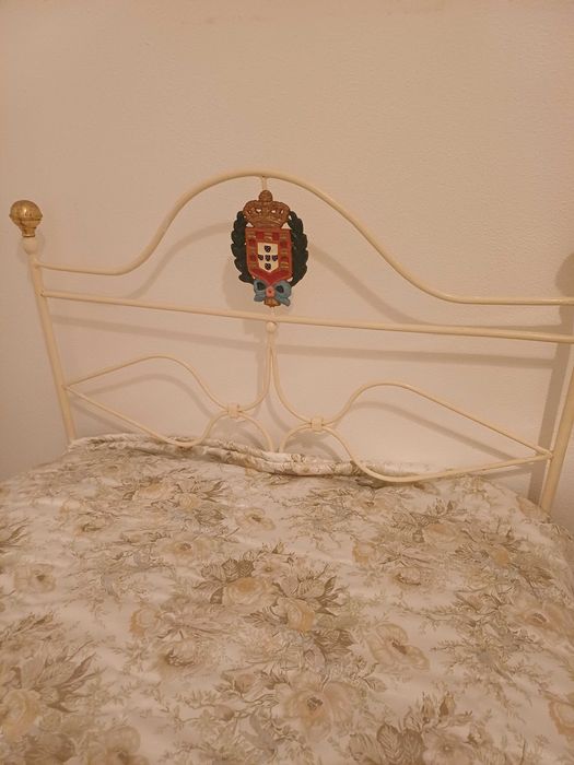Mobília de quarto com duas camas de solteiro