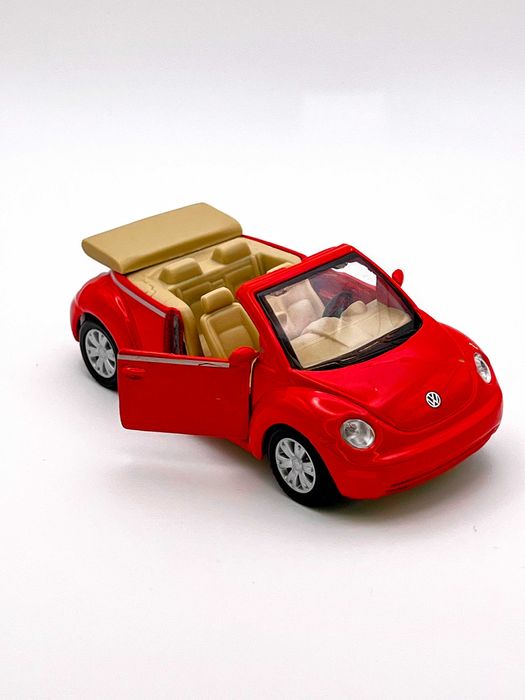 Volkswagen New Beetle Vermelho 1:37 (Maisto Collectible Diecast)
