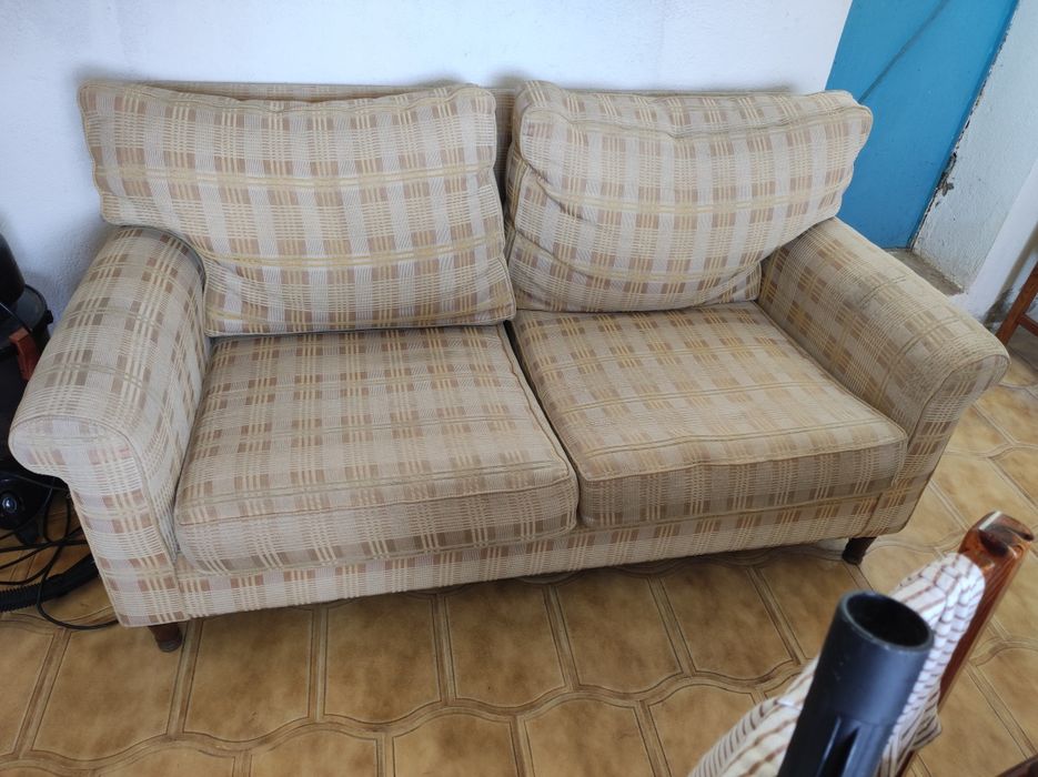 Sofá com duas poltronas