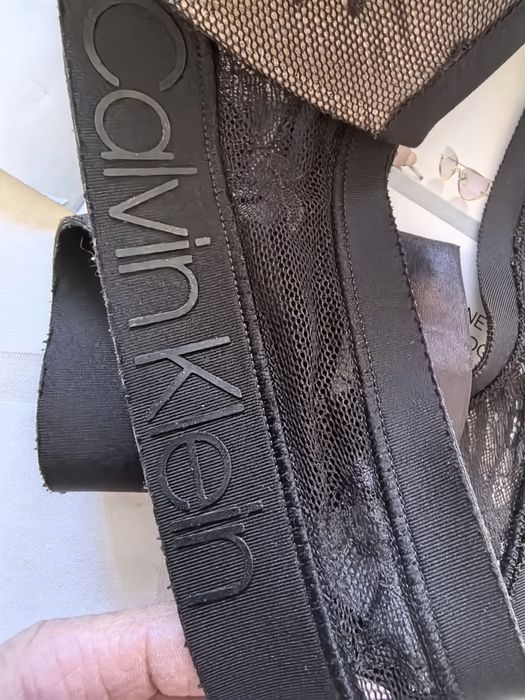 Viralowy piękny biustonosz damski marki Calvin Klein rozmiar 80A
