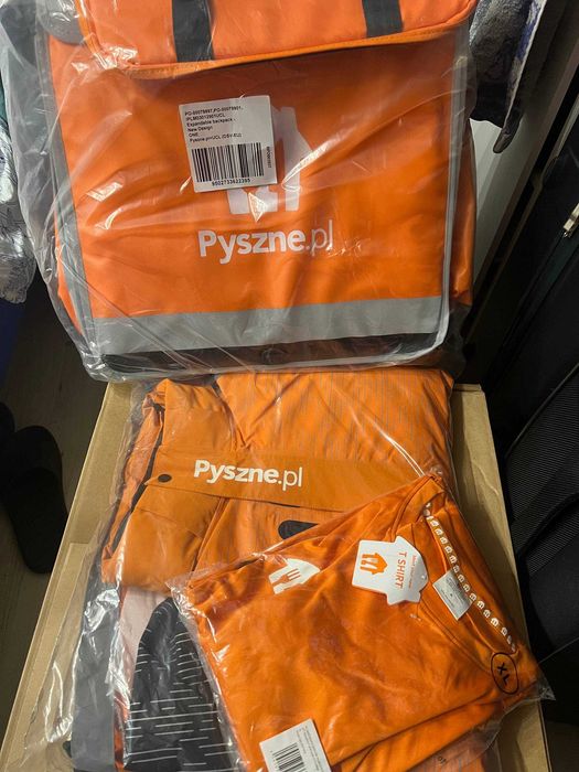 Plecak termiczny, kurtka i koszulka dla kuriera