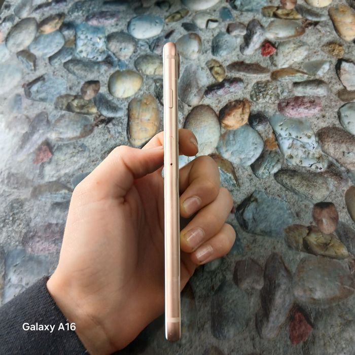 Айфон 8 в гарному стані