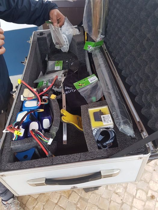 Drones and Helicopters64739974576769123