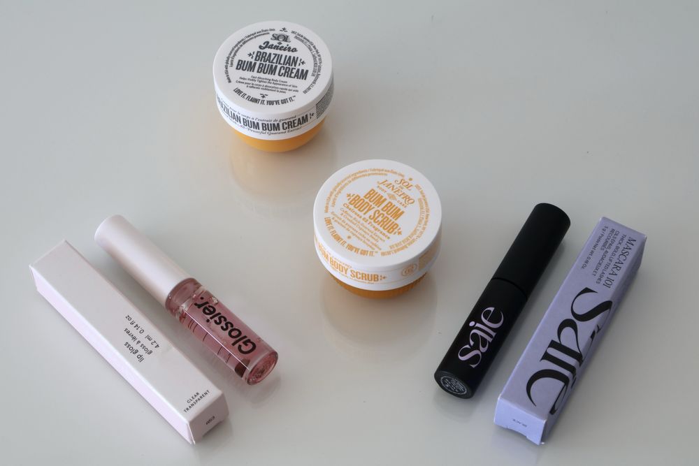 Conjunto Beleza Glossier, Saie & Sol de Janeiro – PORTES INCLUÍDOS