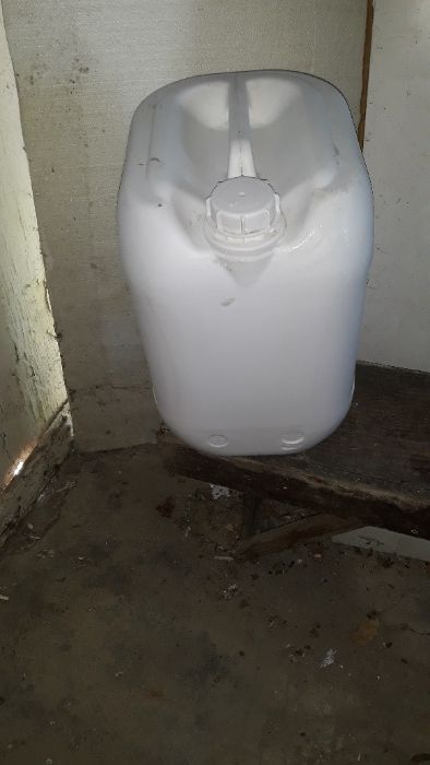 Bilhas e Baldes de plástico 21,9 litros com tampa