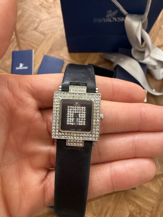 Swarovski годинник