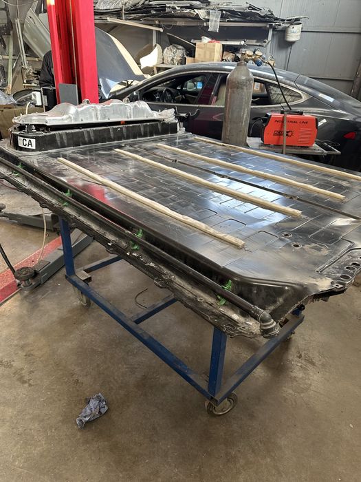 Батарея на Tesla madel3 82kwt