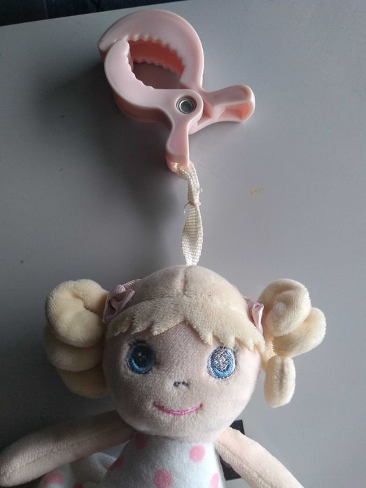 Grzechotka urocza lalka 20 cm