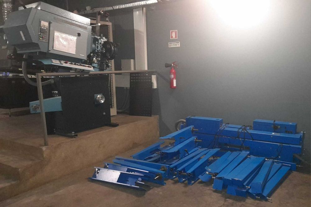 35mm cinema projectors64284398205441123