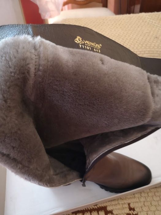 Теплі, зручні  шкіряні чоботи 39 розміру