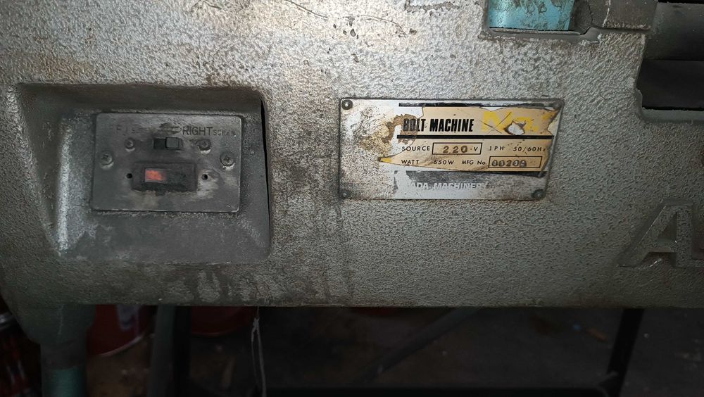 Maquina de abrir roscas em tubo ou ferro