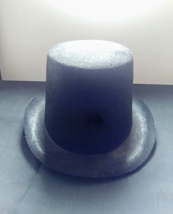 Chapéus para carnaval ou festas temáticas todos 5€.